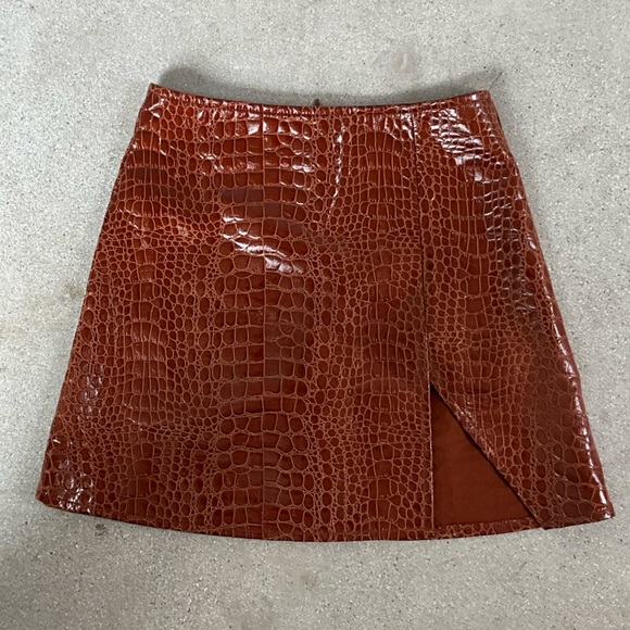 Motel Rocks Tan Crocodile Leather Mini Skirt | Size Small | Side Slit Game day - Picture 2 of 2